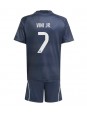 Real Madrid Vinicius Junior #7 Replika Borta Kläder Barn 2025-26 Kortärmad (+ byxor) Real Madrid Vinicius Junior #7 Replika Borta Kläder Barn 2025-26 Kortärmad (+ byxor)